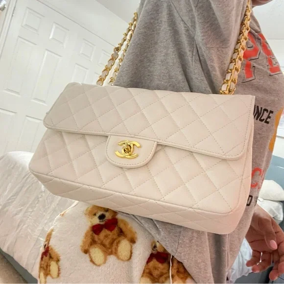 Chanel Ivory Quilted Shoulder Bag - Picture 9 of 9